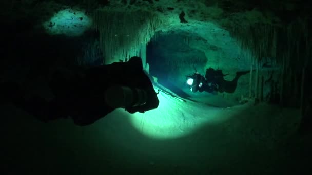 Печерні Дайвери Великому Відкритому Проході — стокове відео