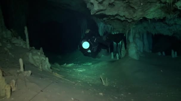 Cave Diver Large Decorated Passage — Stock Video