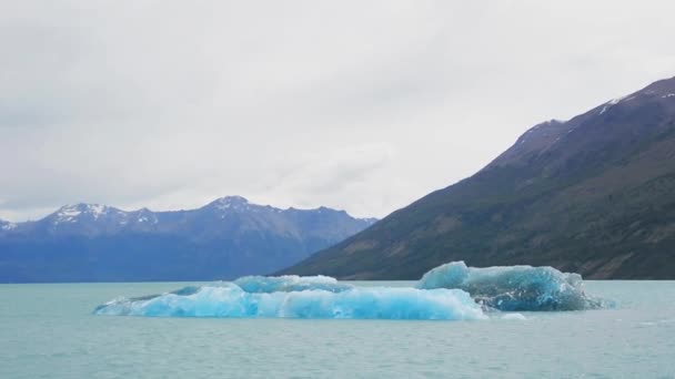 Schwimmender Eisberg Auf Einem Perito Morento Gletscher Patagonien Argentinien — Stockvideo