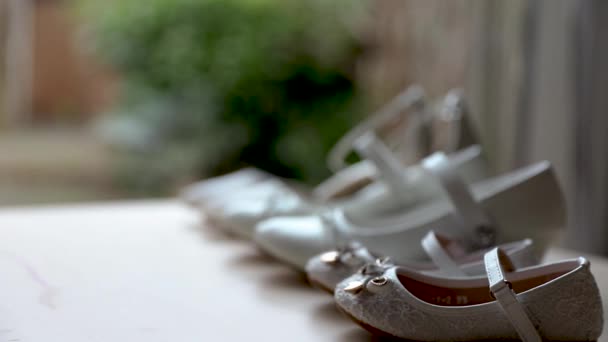 Preparação Casamento Sapatos Estão Prontos Para Noiva Suas Filhas Damas — Vídeo de Stock