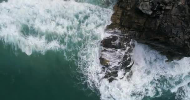 Flygfoto Vågor Som Kraschar Stenar Ventanilla Oaxaca — Stockvideo