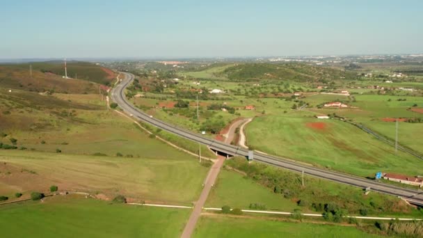 Aerial Autostrada Przechodząca Przez Wiejską Stronę Algarve Portugalii — Wideo stockowe