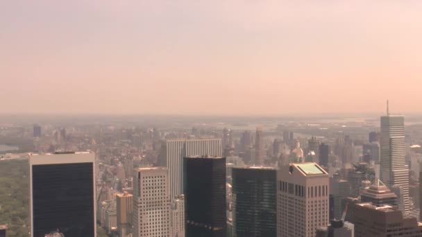 Pan Utsikt Över Central Park Och Byggnader Och Skyskrapor Manhattan — Stockvideo