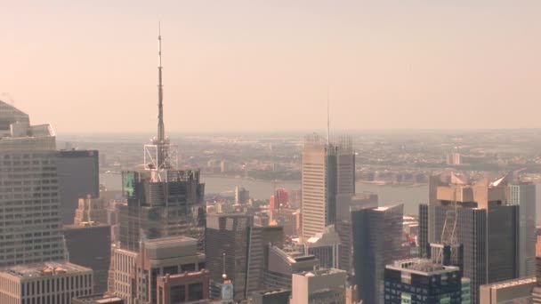 マンハッタンの高層ビルや建物のビュー ニューヨーク市のスカイライン — ストック動画