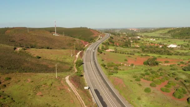 Aérea Una Autopista Que Atraviesa Lado Rural Del Algarve Portugal — Vídeos de Stock