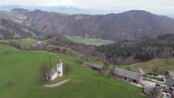 Ronde Drone Shot Van Saint Tomaz Kerk Slovenië Drone Uitzicht — Stockvideo