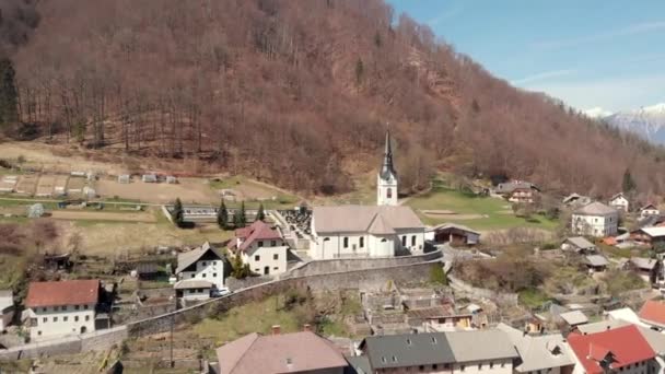 Kościół Lenarta Kropie Słowenia Stara Osada Tradycją Produkcji Żelaza Typowa — Wideo stockowe