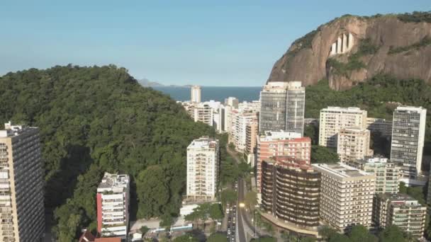 Movimiento Aéreo Lento Retrocediendo Con Vista Edificios Residenciales Gran Altura — Vídeo de stock