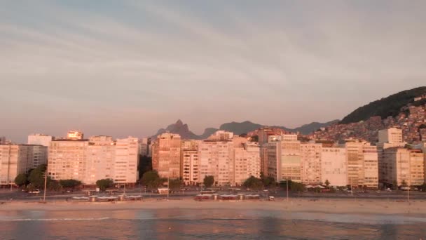 Luftaufnahme Des Gesamten Strandviertels Copacabana Rio Janeiro Mit Hochhäusern Favelas — Stockvideo