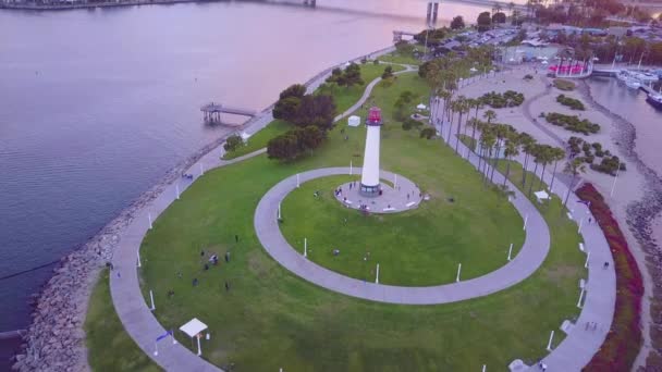 Drón Felvételei Rögzítik Oroszlán Világítótornyot Long Beach Kikötőjében Ezt Naplemente — Stock videók