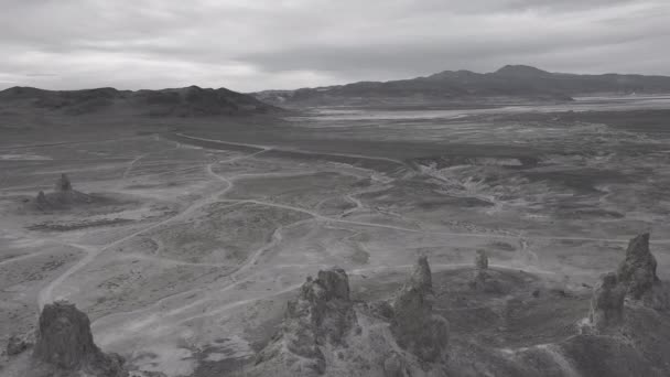 Drone Descending Trona Pinnacles California Log Image Very Little Color — Stock Video