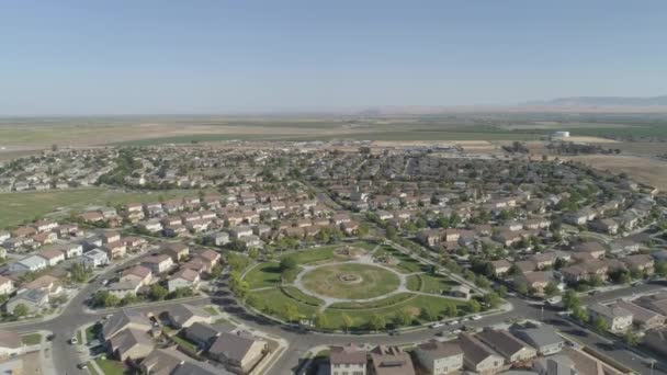 Aerial Tilt Drone Shot Suburban Park Neighborhood — Vídeos de Stock