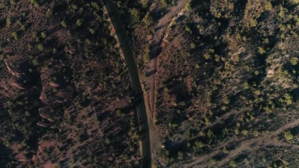 Aerial 沙漠山区的俯瞰 — 图库视频影像