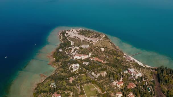 Drone Disparado Sobre Cidade Sirmione Lago Garda Itália — Vídeo de Stock