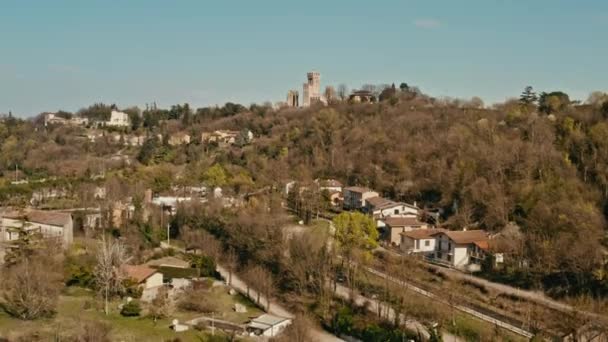 无人机在意大利曼托瓦斯卡里格罗城堡上空鸣枪 — 图库视频影像