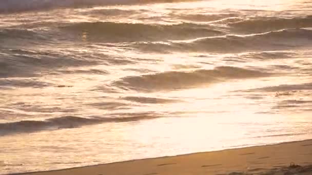 Parlak Gün Batımı Yansıması Okyanus Dalgalarında — Stok video