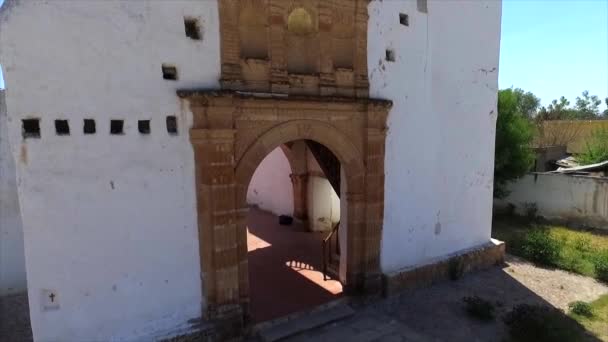 Заброшенная Церковь Мексике — стоковое видео