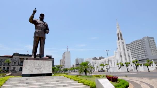 Мозамбикский Городской Совет Мапуту Статуя Саморы Мачел — стоковое видео