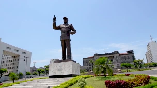 Мозамбик Городской Совет Мапуту Статуя Саморы Мачел — стоковое видео