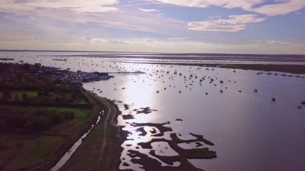 Letecký Záznam Západního Mersea Island Harbour Při Západu Slunce Mohlo — Stock video