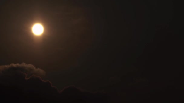 Auringonnousu Timelapse Tumma Pilvet Taustalla — kuvapankkivideo