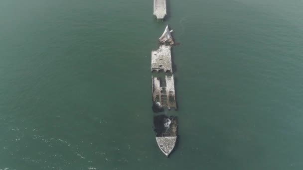 Aerial Das Versunkene Schiff Der Seebrücke — Stockvideo