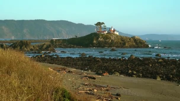 Dagbeelden Van Battery Point Lighthouse Crescent City Californië Verenigde Staten — Stockvideo