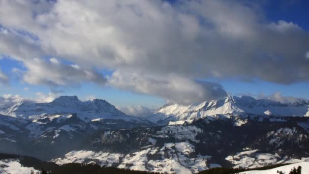 Zeitraffer Einer Winterlichen Bergszene Den Französischen Alpen Mit Wolken Die — Stockvideo