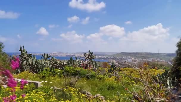 Timelapse Vídeo Malta Mellieha Selmun Primavera Día Ventoso Soleado Mirando — Vídeo de stock