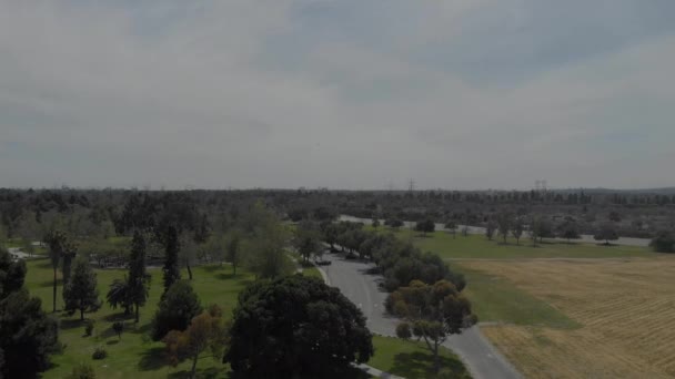 Drone Asciende Sobre Sur Parque Suburbios — Vídeos de Stock