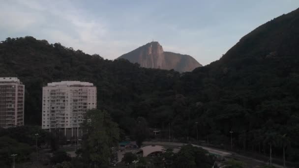 Abordagem Aérea Nascer Sol Aproximando Mostrando Montanha Corcovado Rio Janeiro — Vídeo de Stock
