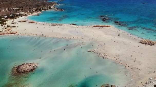 Luftaufnahme Dieses Blauen Und Türkisfarbenen Wassers Des Weißen Sandstrandes Elafonissi — Stockvideo
