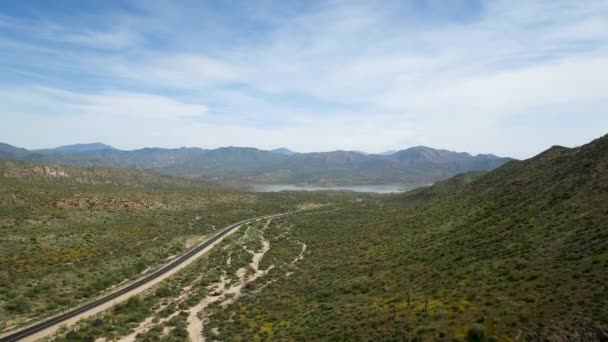 Autopista Aérea Del Desierto Conduce Lago Bartlett Embalse Formado Por — Vídeos de Stock
