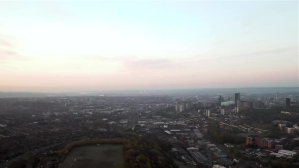 Aerial Pan Avslöja Leeds Cityscape Gryningen Soliga Vår Europa — Stockvideo
