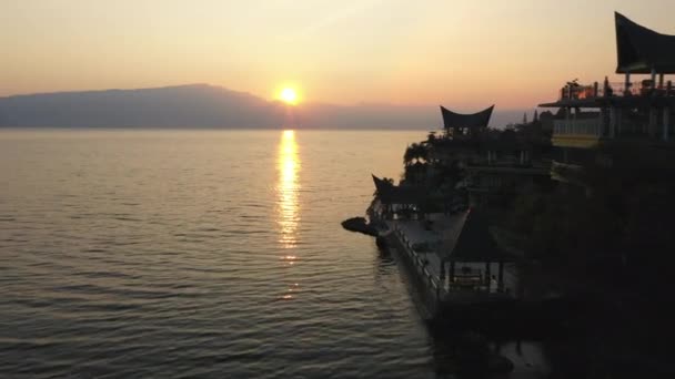 Drone Överflygning Badorter Samosir Island Vid Sjön Toba Norra Sumatra — Stockvideo