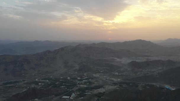 Luchtfoto Van Een Verbazingwekkend Eindeloos Berglandschap Zonsopgang Avontuurlijke Reizen — Stockvideo