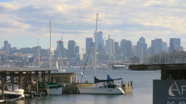 Una Barca Vela Sul Lago Union Una Giornata Sole Seattle — Video Stock