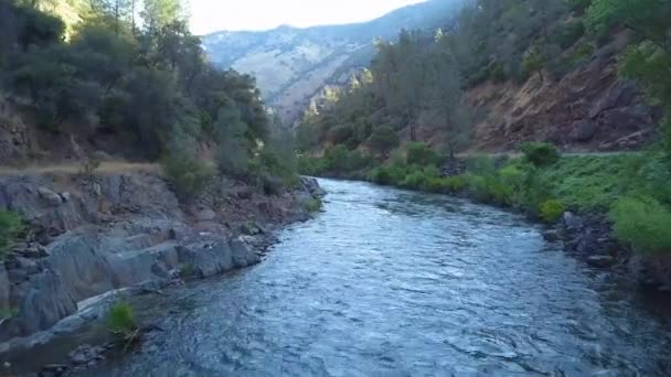 Letecký Pohled Tok Merced River Poblíž Yosemitského Národního Parku — Stock video