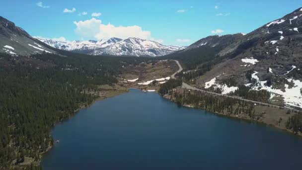 Perspectiva Aérea Sobre Ellery Lake Perto Parque Nacional Yosemite — Vídeo de Stock