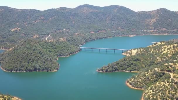 Puente Con Vista Los Ojos Aves Fondo Del Área Recreativa — Vídeos de Stock