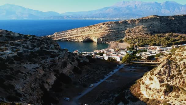 Couple Enjoying Amazing View Matala Caves Crete Hiking Mountain — Stock Video