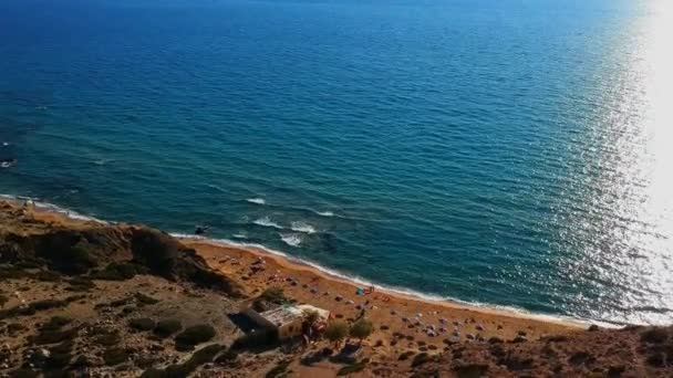 Geweldige Drone Beelden Van Red Beach Een Snelle Wandeling Berg — Stockvideo