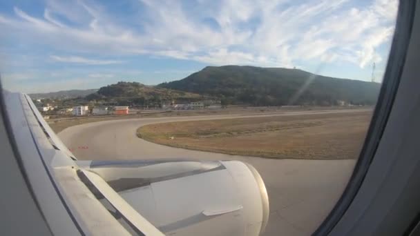 Mirando Desde Ventana Avión Mientras Aterriza Aeropuerto Rodas Grecia — Vídeos de Stock