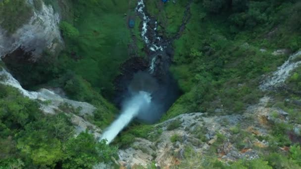 Rotating Birdseye View Sipiso Piso Waterfall Plunge Pool North Sumatra — Stock Video