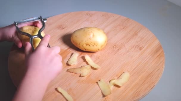 Hands Little Girl Peeling Potatoes Peeler Wooden Desk Childhood Domestic — Stock Video