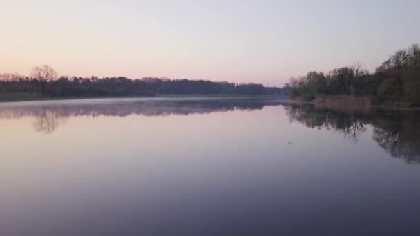 Tembakan Udara Dari Sungai Seperti Yang Terlihat Dari Perspektif Burung — Stok Video