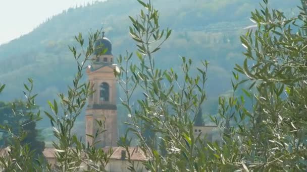 意大利维罗纳 维尼托 省的Chiesa Quinto Valpantena 昆托迪瓦尔潘那意大利教堂的近景 靠近农场及坟场 — 图库视频影像