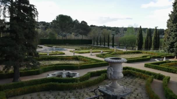 Una Panorámica Jardín Barroco Derecha Con Una Maceta Adornos Primer — Vídeos de Stock