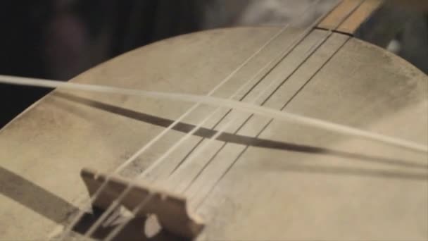 Close Mãos Tocando Tradicional Instrumento Corda Georgiano Chuniri — Vídeo de Stock