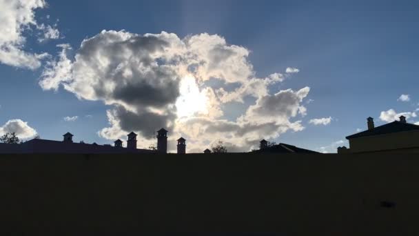 Laps Temps Des Toits Avec Soleil Derrière Les Nuages Une — Video